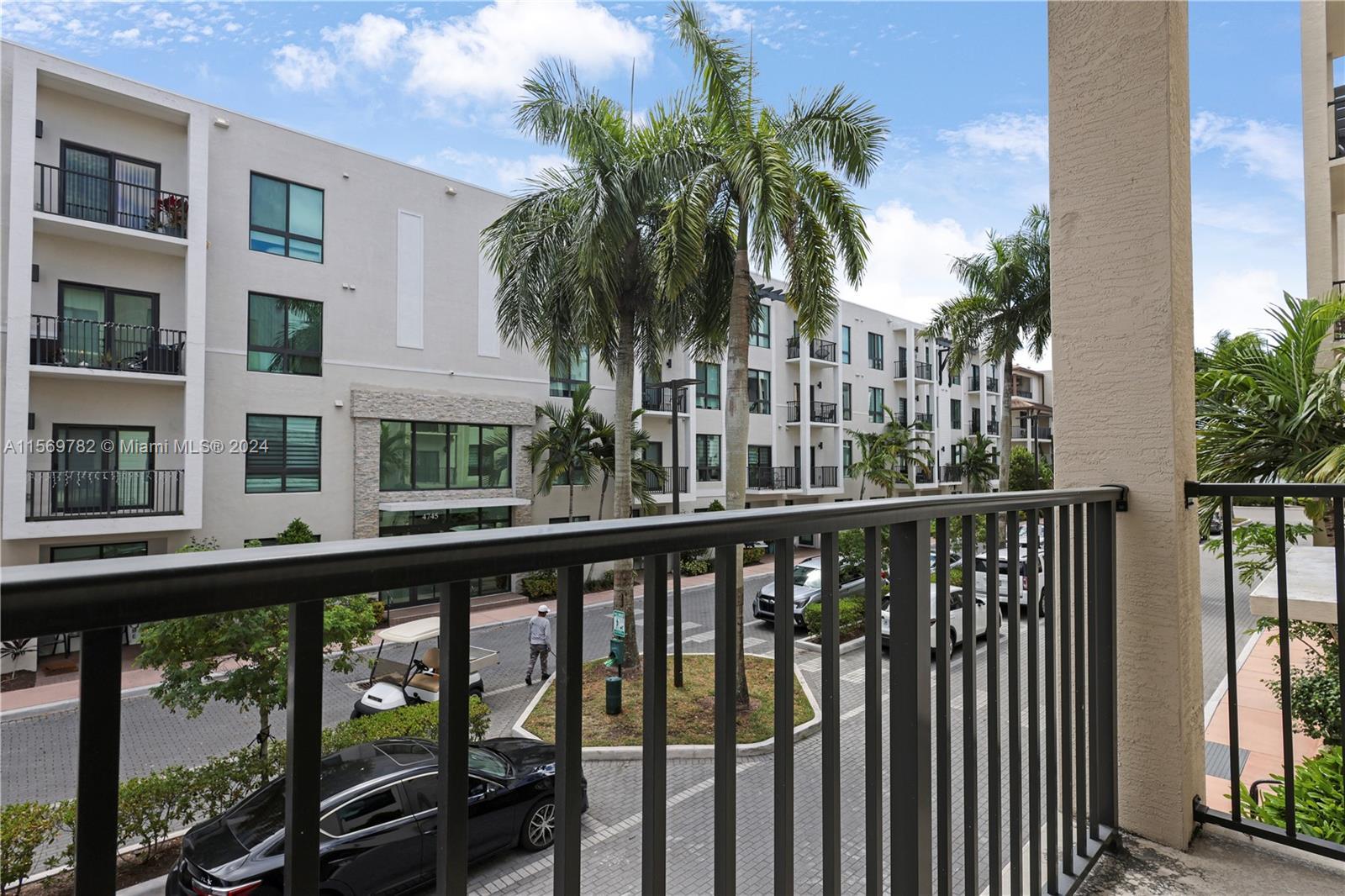 Picture of 4740 NW 84Th Ct # 17, Doral, FL 33166