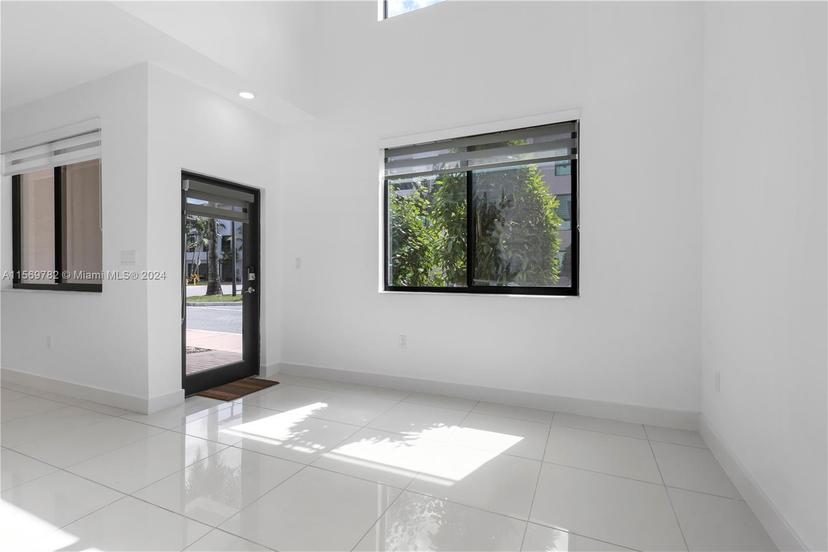 Picture of 4740 NW 84Th Ct # 17, Doral FL 33166