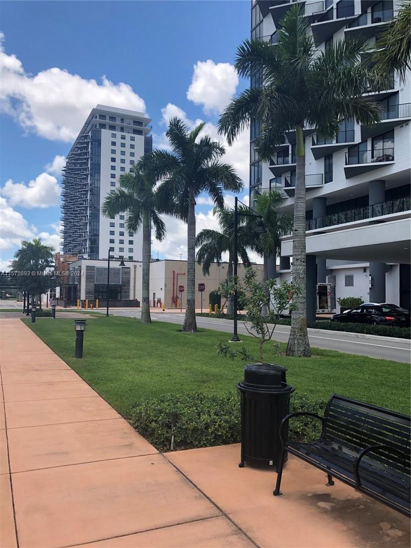 Picture of 5300 NW Paseo Blvd # 1705, Doral FL 33166