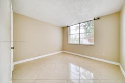 Picture of 496 NW 165Th St Rd # D316, Miami, FL 33169