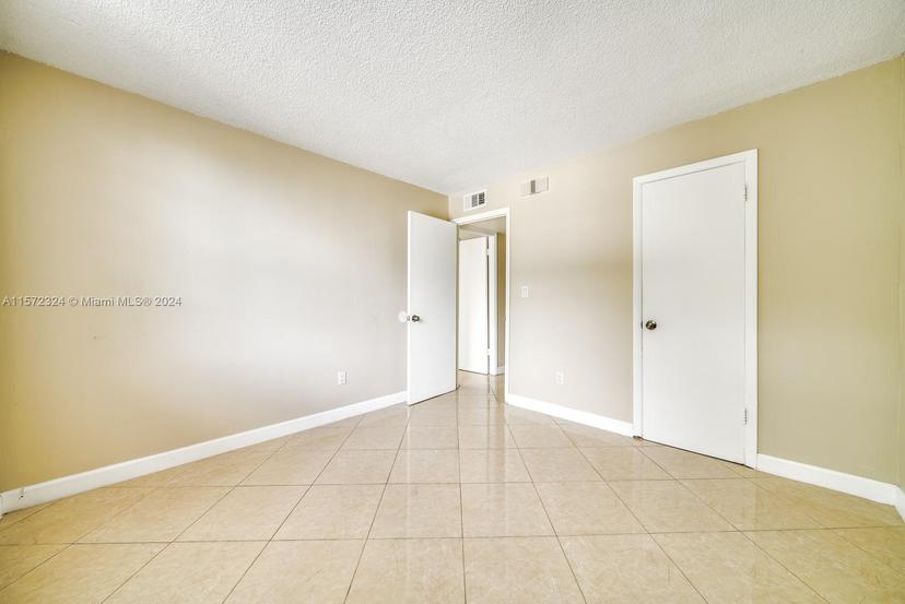Picture of 496 NW 165Th St Rd # D316, Miami FL 33169