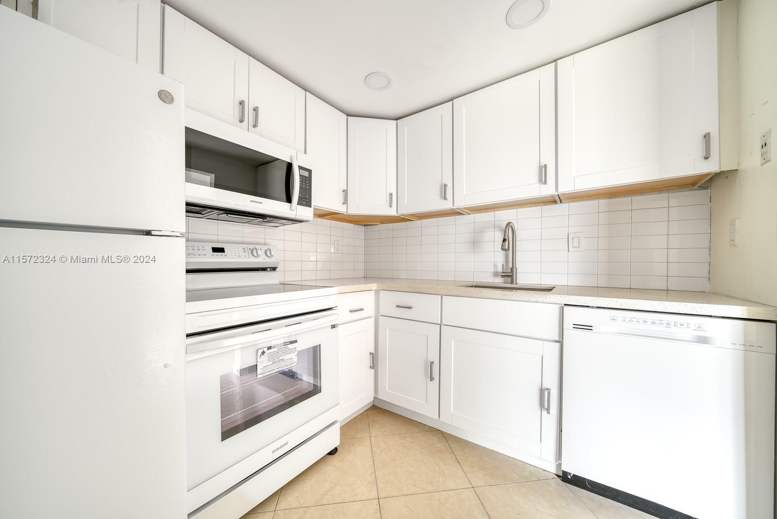Picture of 496 NW 165Th St Rd # D316, Miami, FL 33169