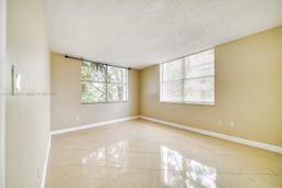 Picture of 496 NW 165Th St Rd # D316, Miami, FL 33169
