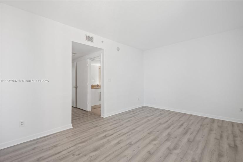 Picture of 335 S Biscayne Blvd # 2700, Miami FL 33131