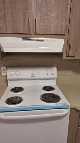 Picture of 117 Lake Emerald Dr # 202, Oakland Park, FL 33309
