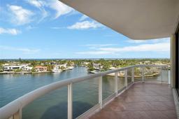 Picture of 20191 E Country Club Dr # 906, Aventura, FL 33180