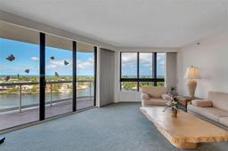 Picture of 20191 E Country Club Dr # 906, Aventura, FL 33180