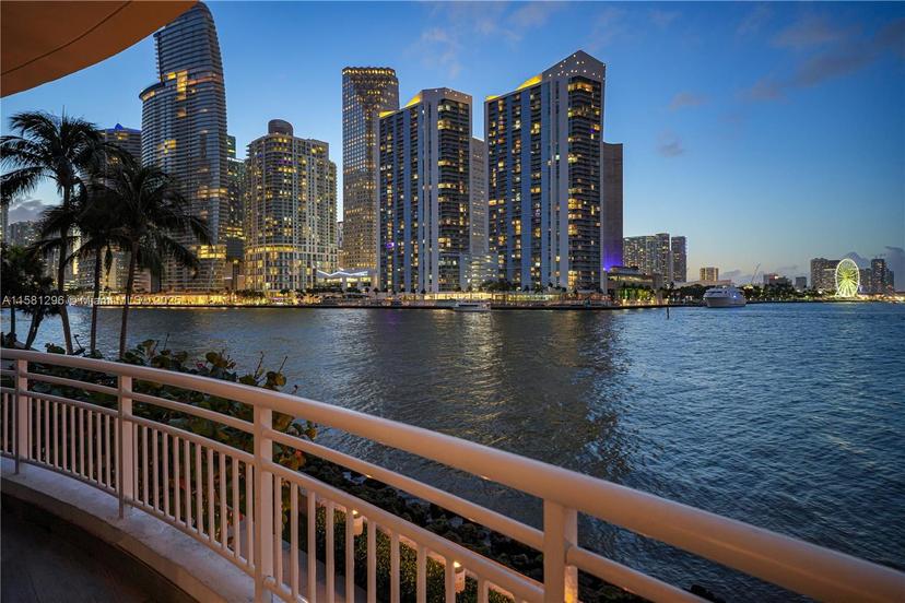 Picture of 848 Brickell Key Dr # 204, Miami FL 33131