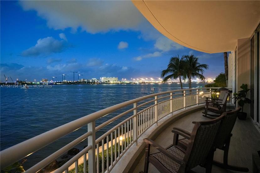 Picture of 848 Brickell Key Dr # 204, Miami FL 33131