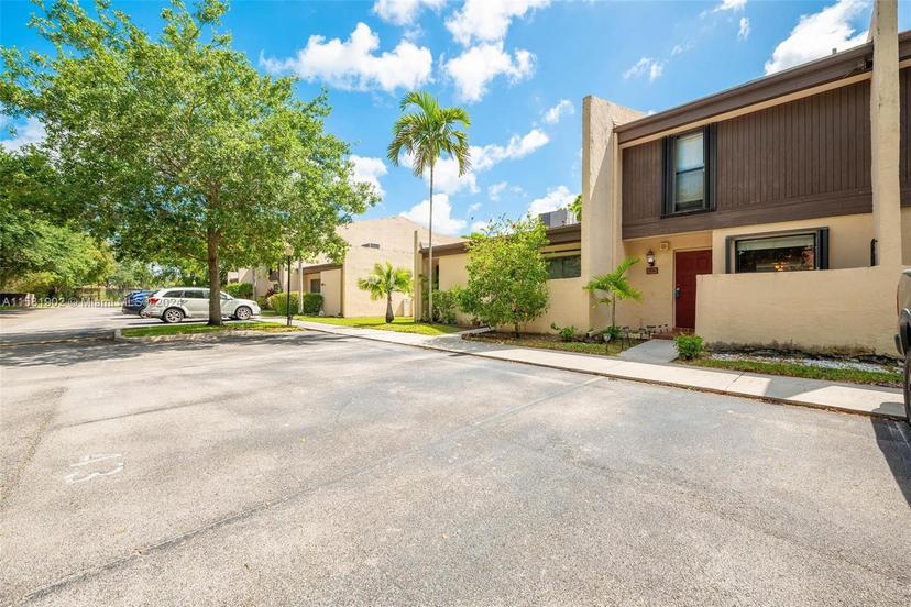 Picture of 1221 NW 99Th Ter # 43, Pembroke Pines FL 33024