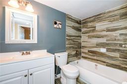 Picture of 9800 N Hollybrook Lake Dr # 309, Pembroke Pines, FL 33025