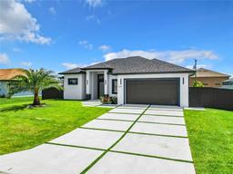 Picture of 1208 NE 9Th Ter, Cape Coral, FL 33909