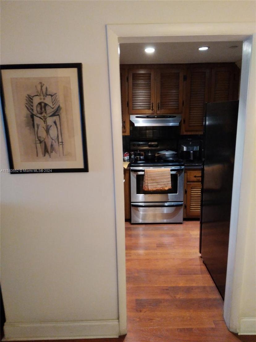 Picture of 911 Ponce De Leon Blvd # 904, Coral Gables FL 33134