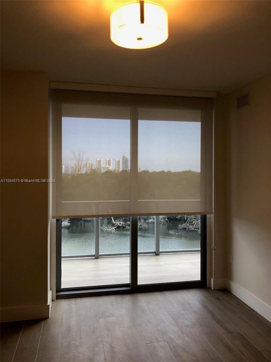 Picture of 16385 Biscayne Blvd # 519, North Miami Beach, FL 33160