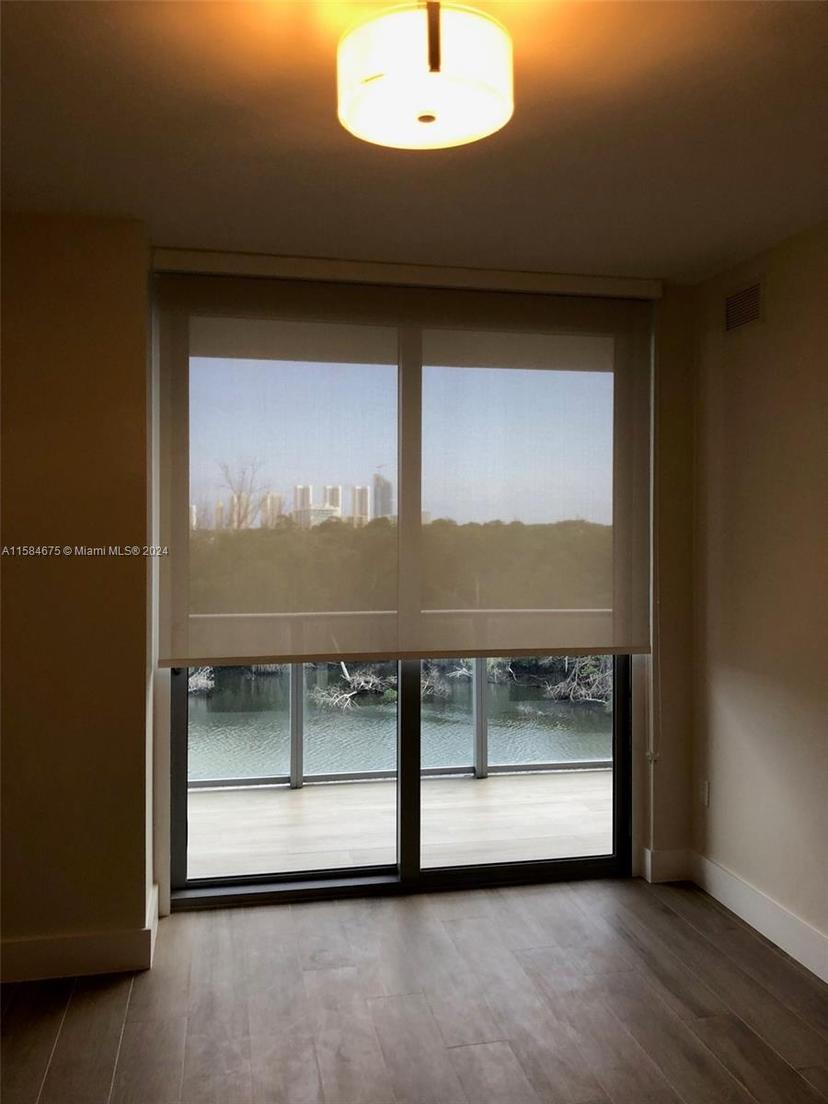 Picture of 16385 Biscayne Blvd # 519, North Miami Beach FL 33160