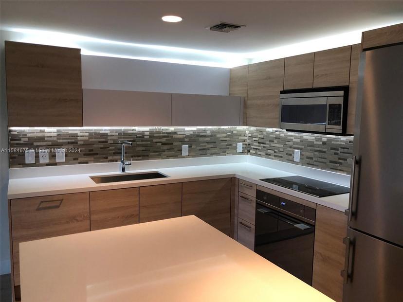 Picture of 16385 Biscayne Blvd # 519, North Miami Beach FL 33160