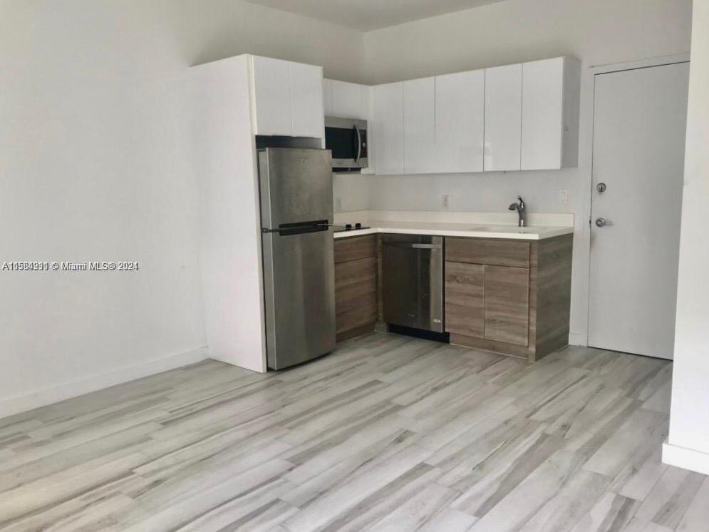 Picture of 1560 Meridian Ave # 206, Miami Beach, FL 33139