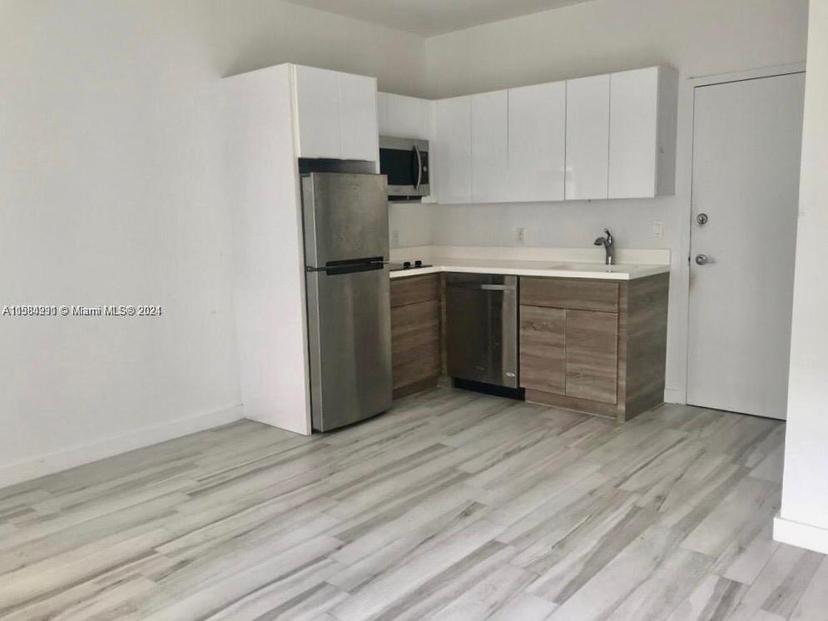 Picture of 1560 Meridian Ave # 206, Miami Beach FL 33139