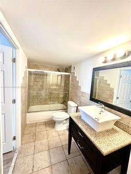 Picture of 1301 NE Miami Gardens Dr, Miami, FL 33179