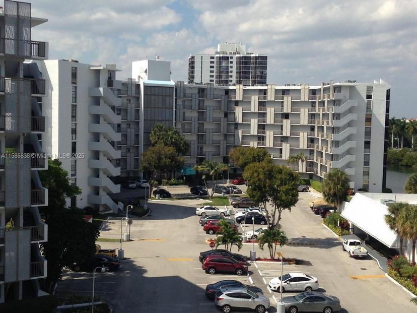 Picture of 3475 N Country Club Dr # 116, Aventura FL 33180