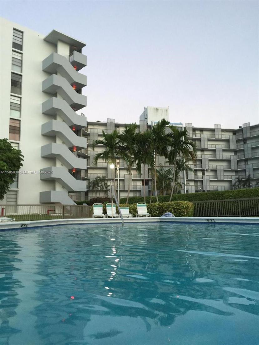 Picture of 3475 N Country Club Dr # 116, Aventura FL 33180