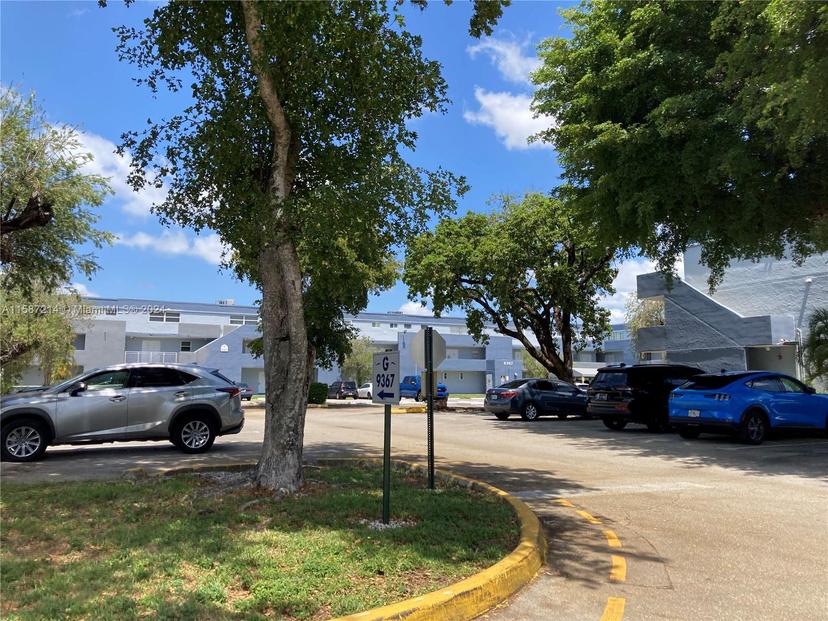 Picture of 9367 Fontainebleau Blvd # G122, Miami FL 33172