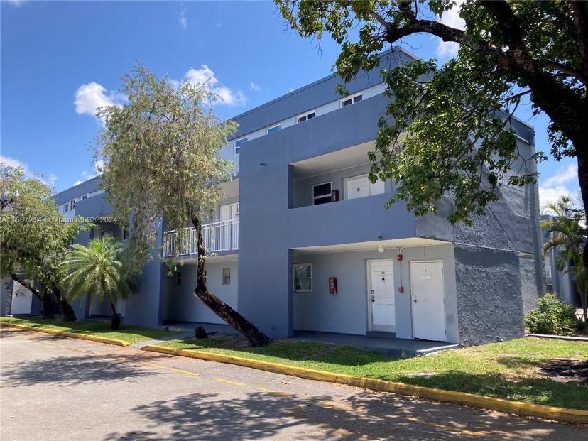 Picture of 9367 Fontainebleau Blvd # G122, Miami FL 33172