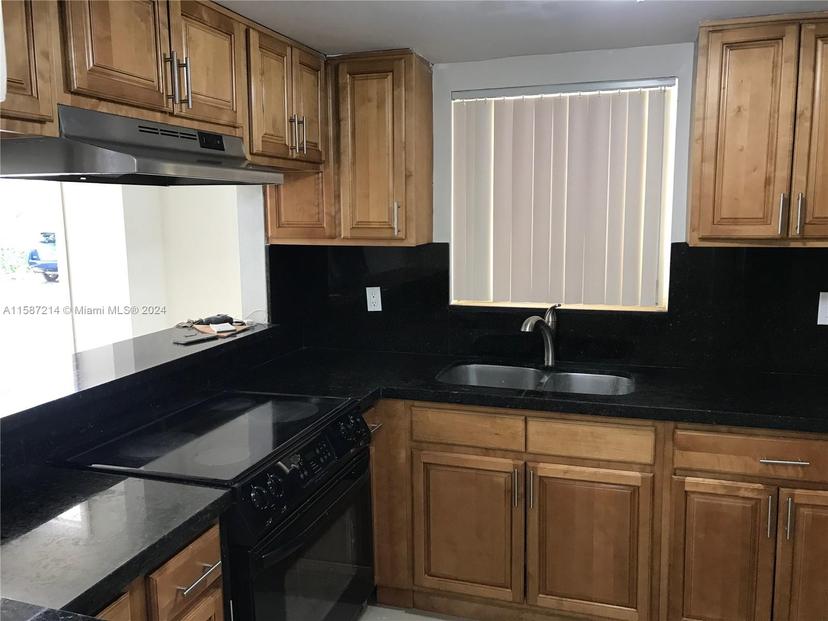 Picture of 9367 Fontainebleau Blvd # G122, Miami FL 33172