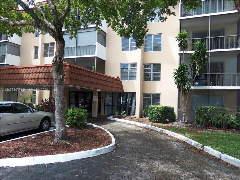 Picture of 4156 Inverrary Dr # 105, Lauderhill FL 33319