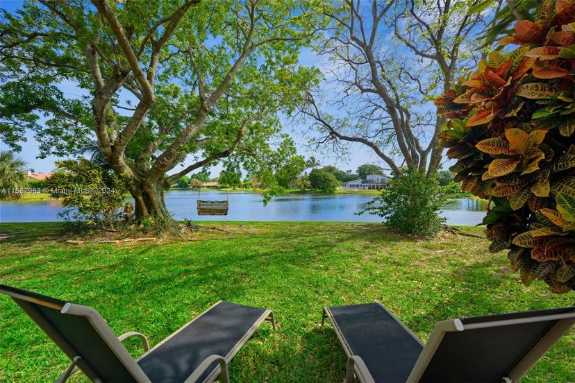 Picture of 11235 Lakeview Dr, Coral Springs FL 33071