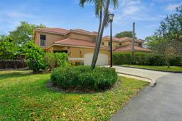 Picture of 11235 Lakeview Dr, Coral Springs, FL 33071