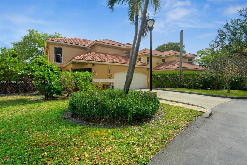 Picture of 11235 Lakeview Dr, Coral Springs FL 33071
