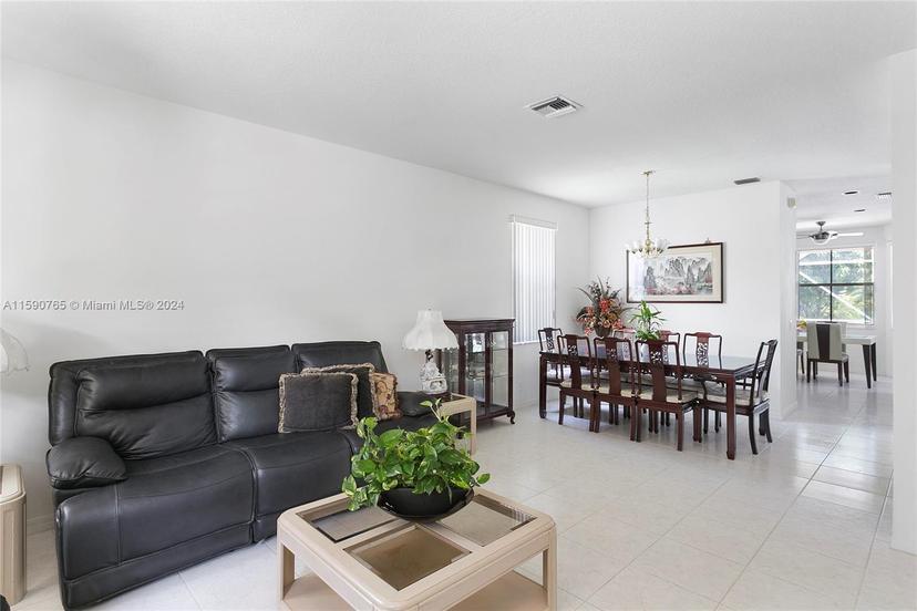 Picture of 4032 Pinewood Ln, Weston FL 33331