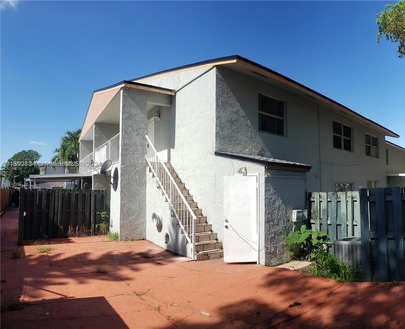 Picture of 15400 SW 81St Cir Ln # 104, Miami FL 33193