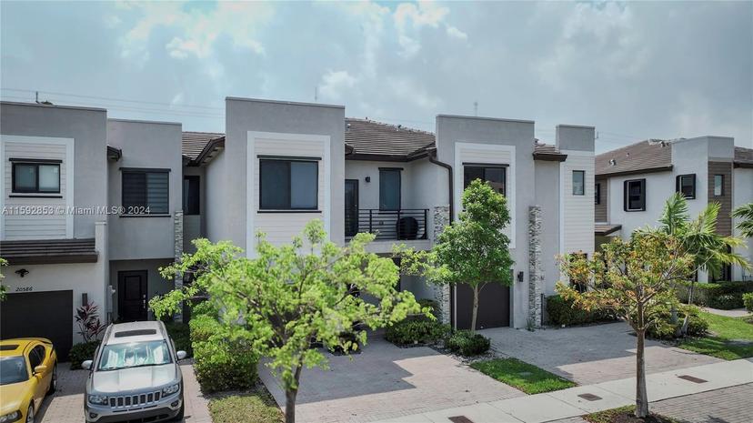 Picture of 20600 NE 2Nd Ct, Miami FL 33179