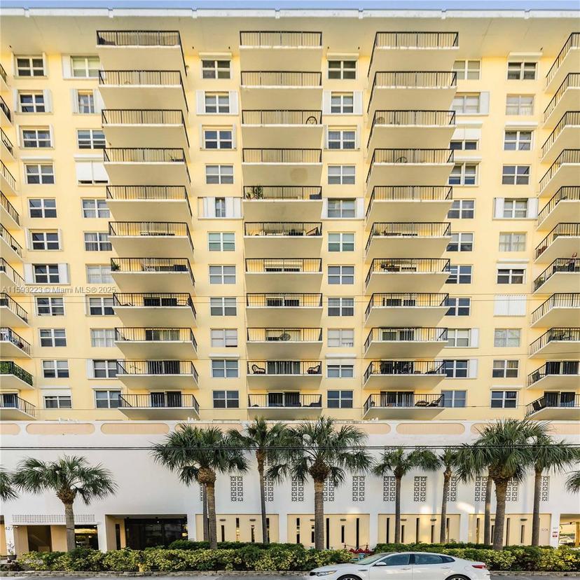 Picture of 427 Golden Isles Dr # 5H, Hallandale Beach FL 33009