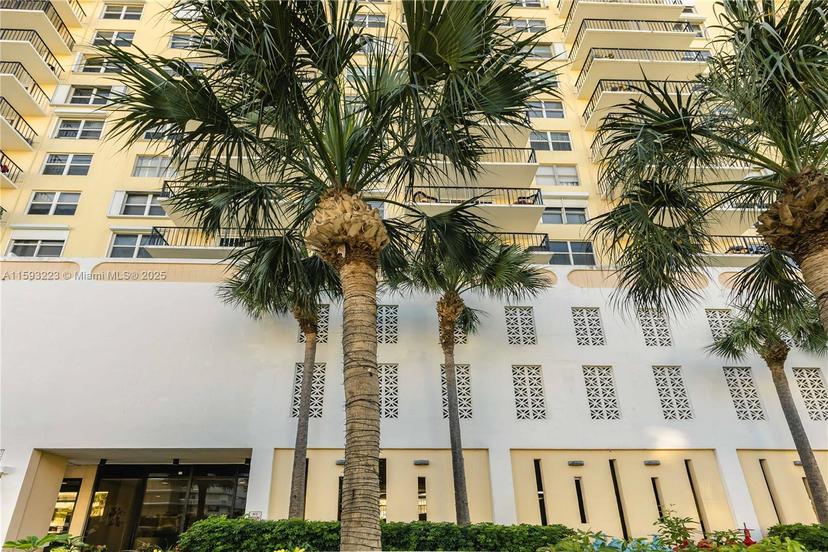 Picture of 427 Golden Isles Dr # 5H, Hallandale Beach FL 33009