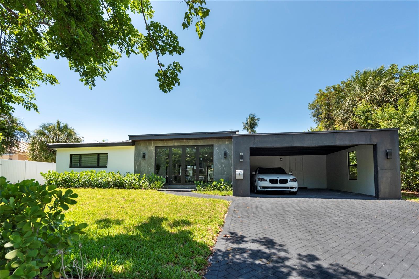 Picture of 2308 SE 18 St, Fort Lauderdale, FL 33316