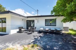 Picture of 2308 SE 18 St, Fort Lauderdale, FL 33316