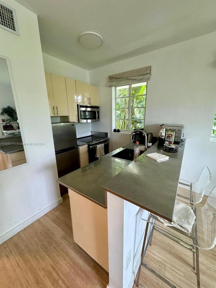 Picture of 3917 N Meridian Ave # 102, Miami Beach FL 33140