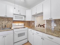 Picture of 2050 NE 39Th St # W212, Lighthouse Point, FL 33064
