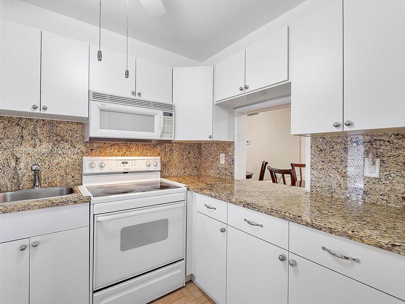 Picture of 2050 NE 39Th St # W212, Lighthouse Point FL 33064