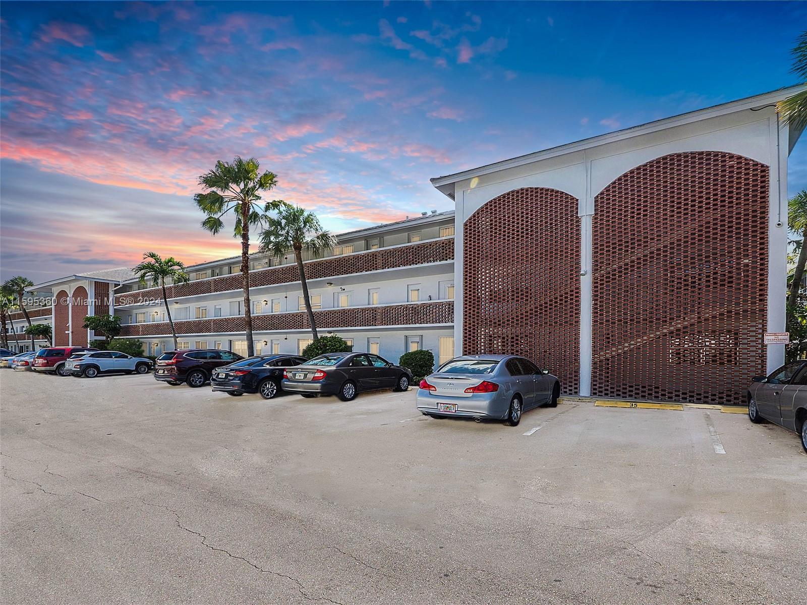 Picture of 2050 NE 39Th St # W212, Lighthouse Point, FL 33064