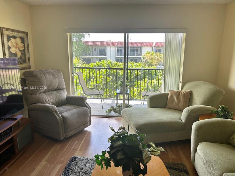 Picture of 371 S Hollybrook Dr # 308, Pembroke Pines FL 33025