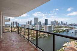 Picture of 19667 Turnberry Way # 22L, Aventura, FL 33180