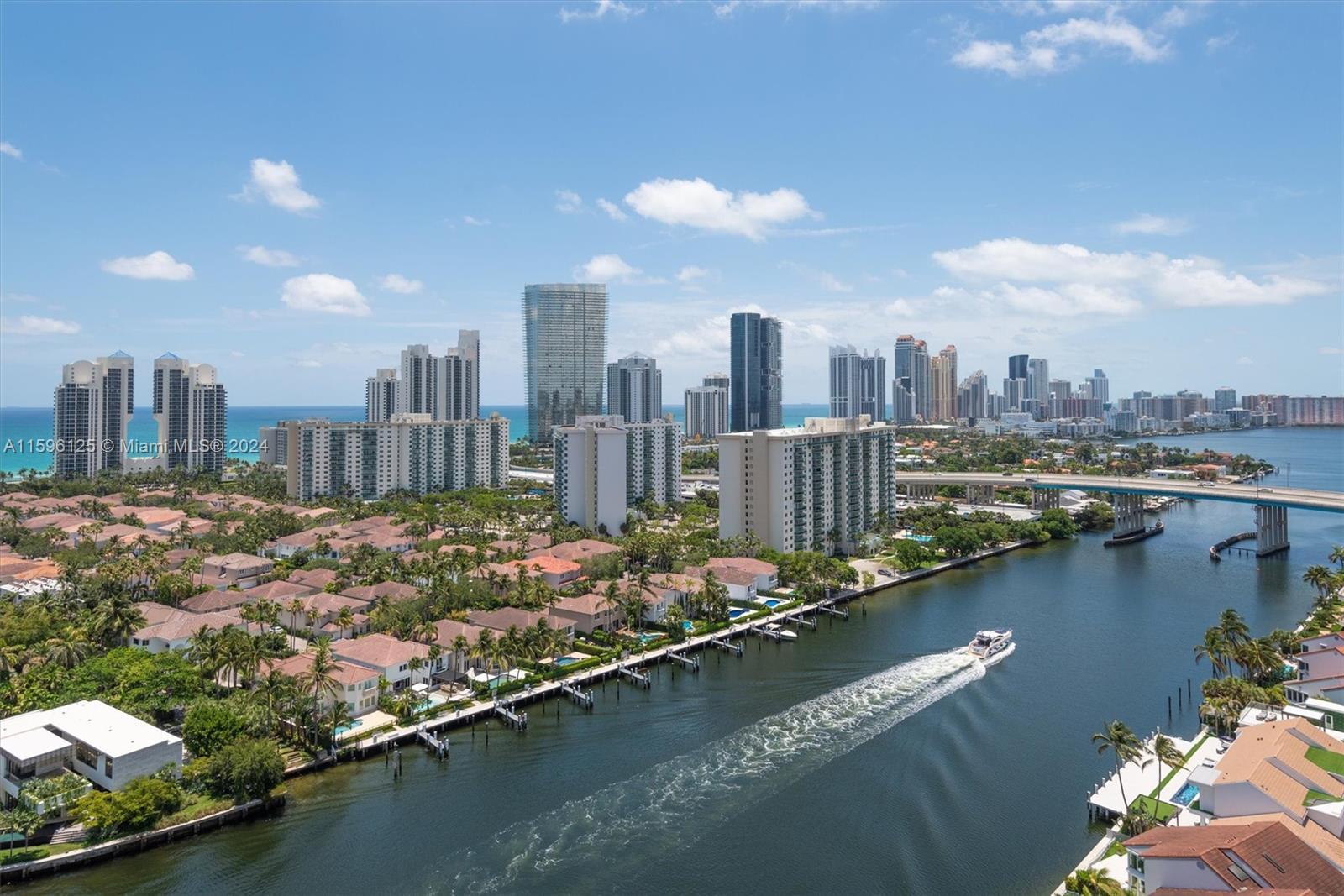 Picture of 19667 Turnberry Way # 22L, Aventura, FL 33180
