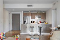 Picture of 201 SW 17Th Rd # 512, Miami, FL 33129