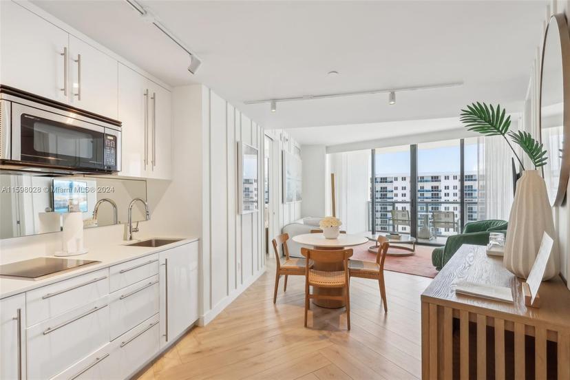 Picture of 2201 Collins Ave # 1511, Miami Beach FL 33139
