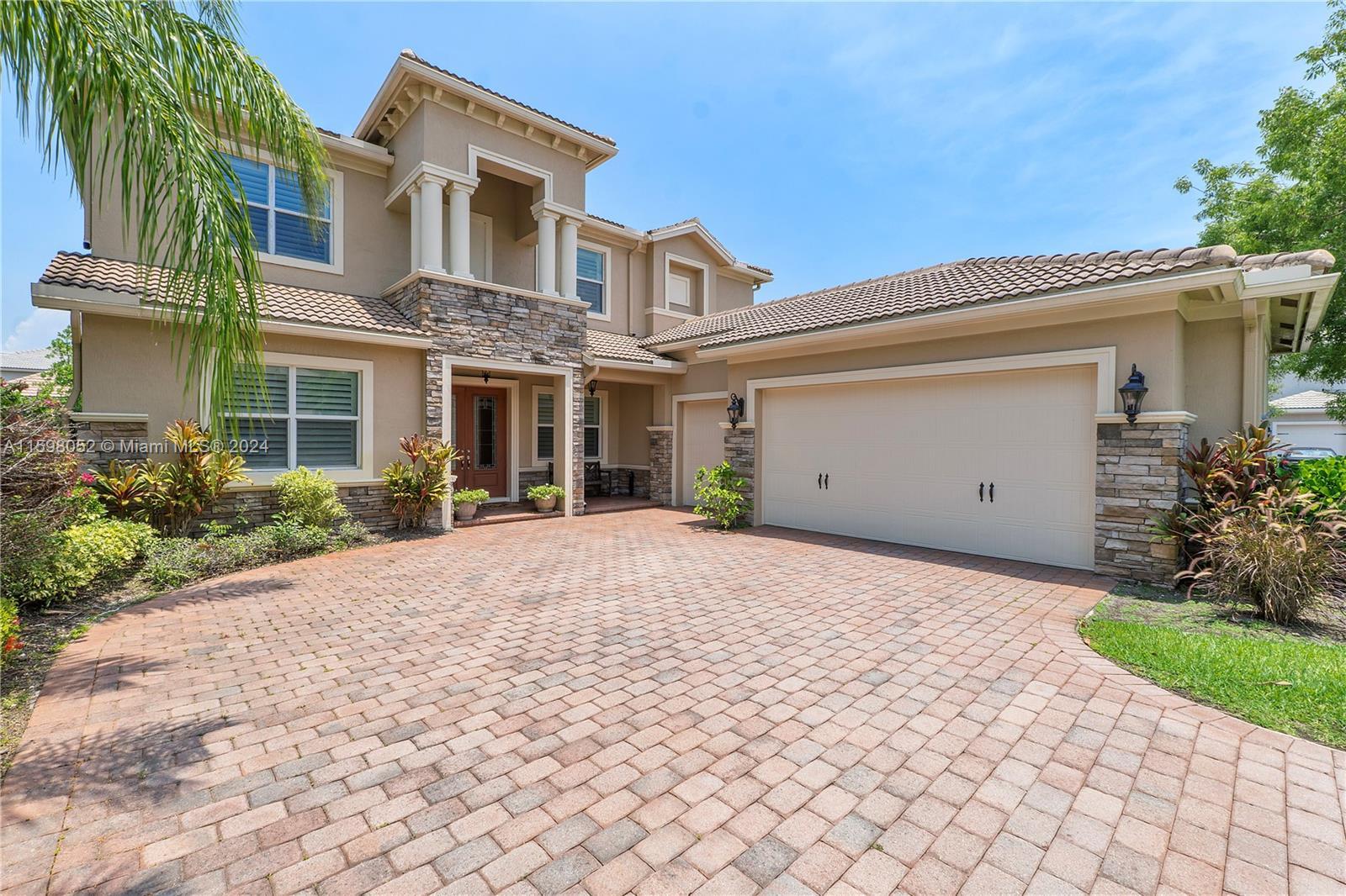 Picture of 8947 Cypress Grove Ln, Royal Palm Beach, FL 33411