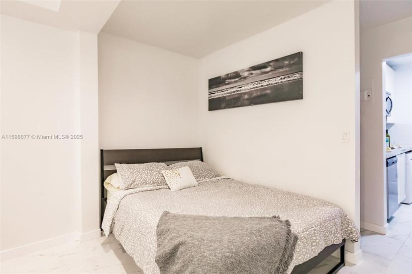 Picture of 1135 Euclid Ave # 104, Miami Beach FL 33139